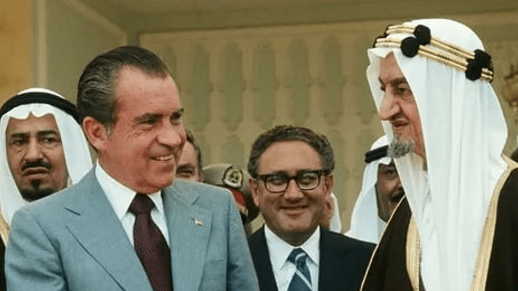 La véritable raison de l'invasion du Venezuela par les États-Unis remonte à un accord conclu par Henry Kissinger avec l'Arabie saoudite en 1974. (Étienne Chouard)