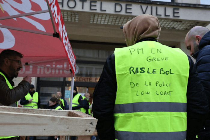 "À bout, épuisés, en colère" : les policiers manifestent ce week-end en France, toutes les actions prévues (Actu.fr)