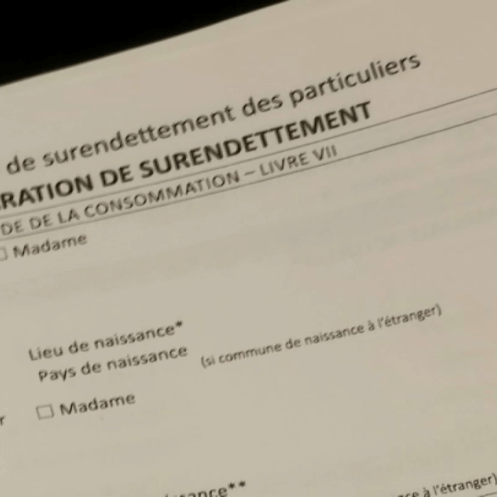 "Pas uniquement ceux qui font n'importe quoi”: le nombre de dossiers de surrendettement explose (BFMTV)